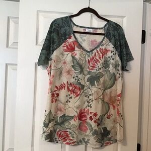 AVENUE Sage & Ivory FLORAL V-Neck Embellished Knit Short Raglan Sleeve Top 18/20